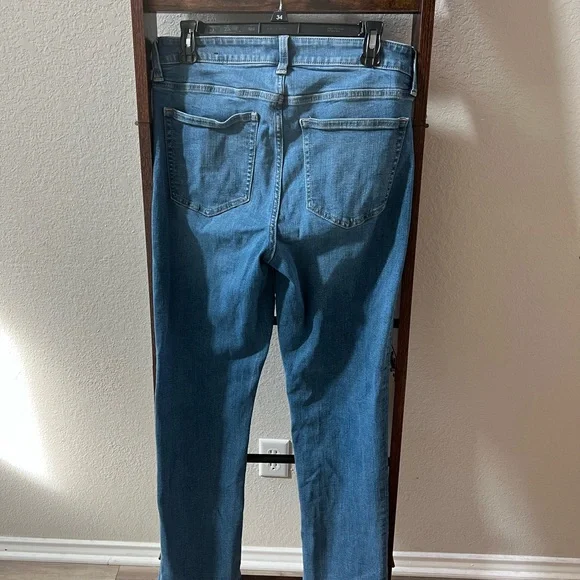 GAP Women's Classic Straight Leg Blue Jeans - 12/31R - Picture 6 of 8